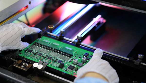 SMT贴片加工中元件偏位主要原因